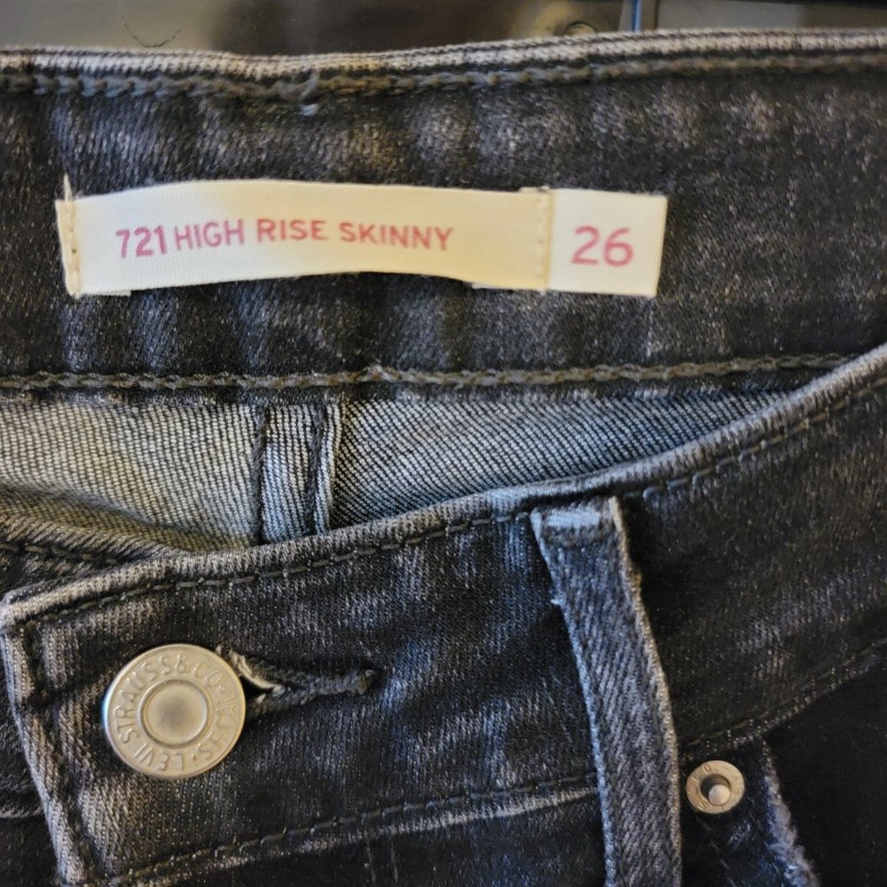 Levis - Picture 2 of 3